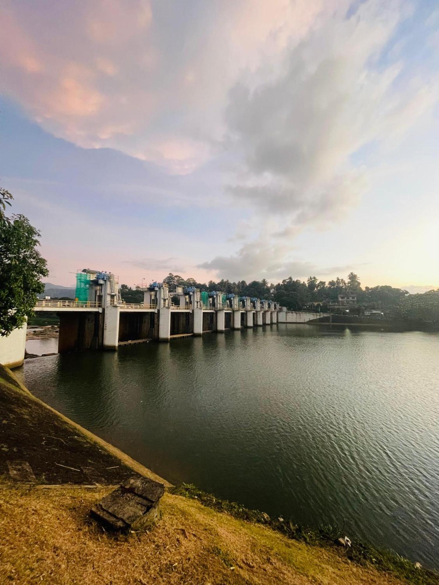 Mahaweli View Bungalow Kandy Esterno foto