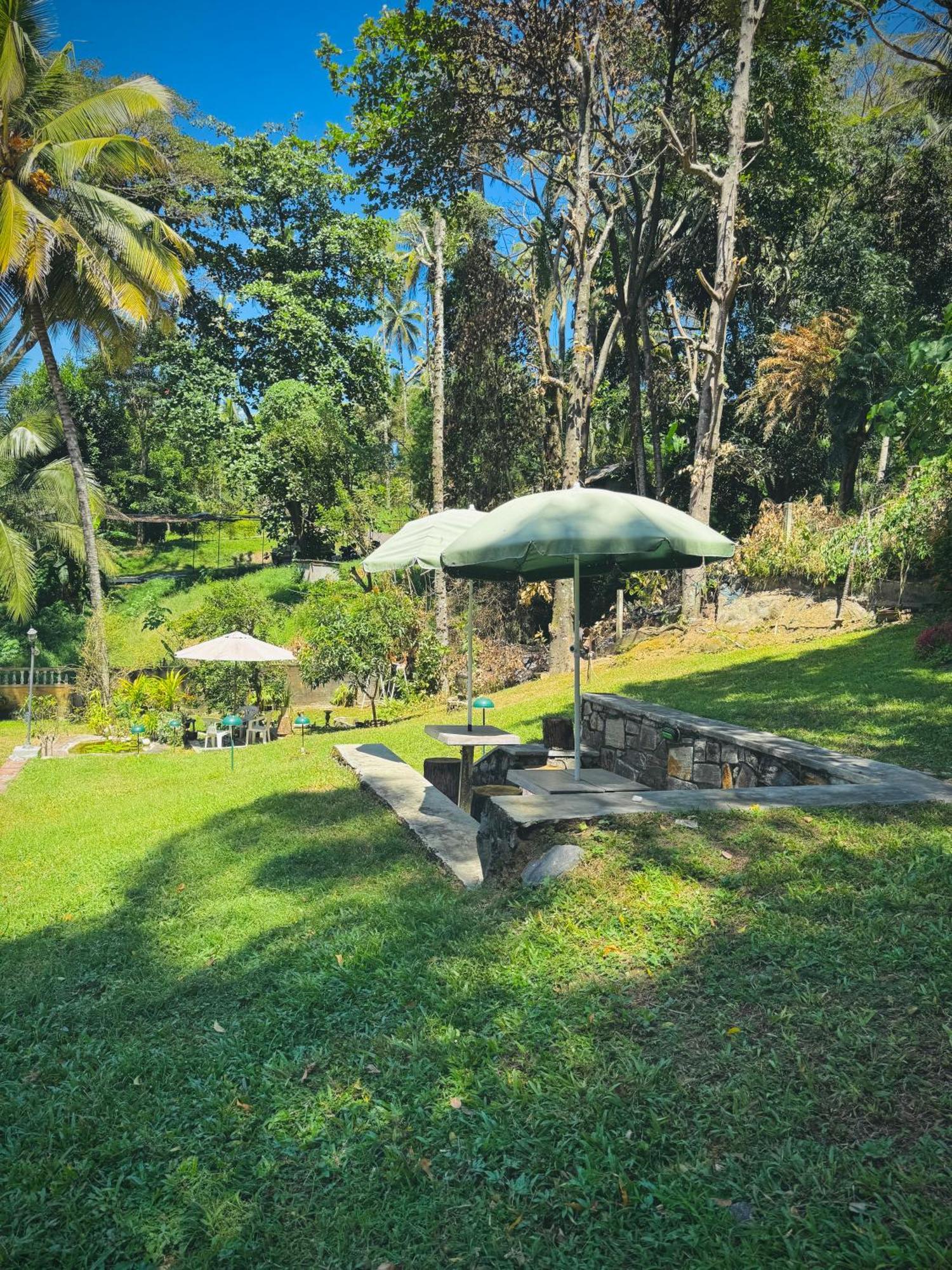 Mahaweli View Bungalow Kandy Esterno foto