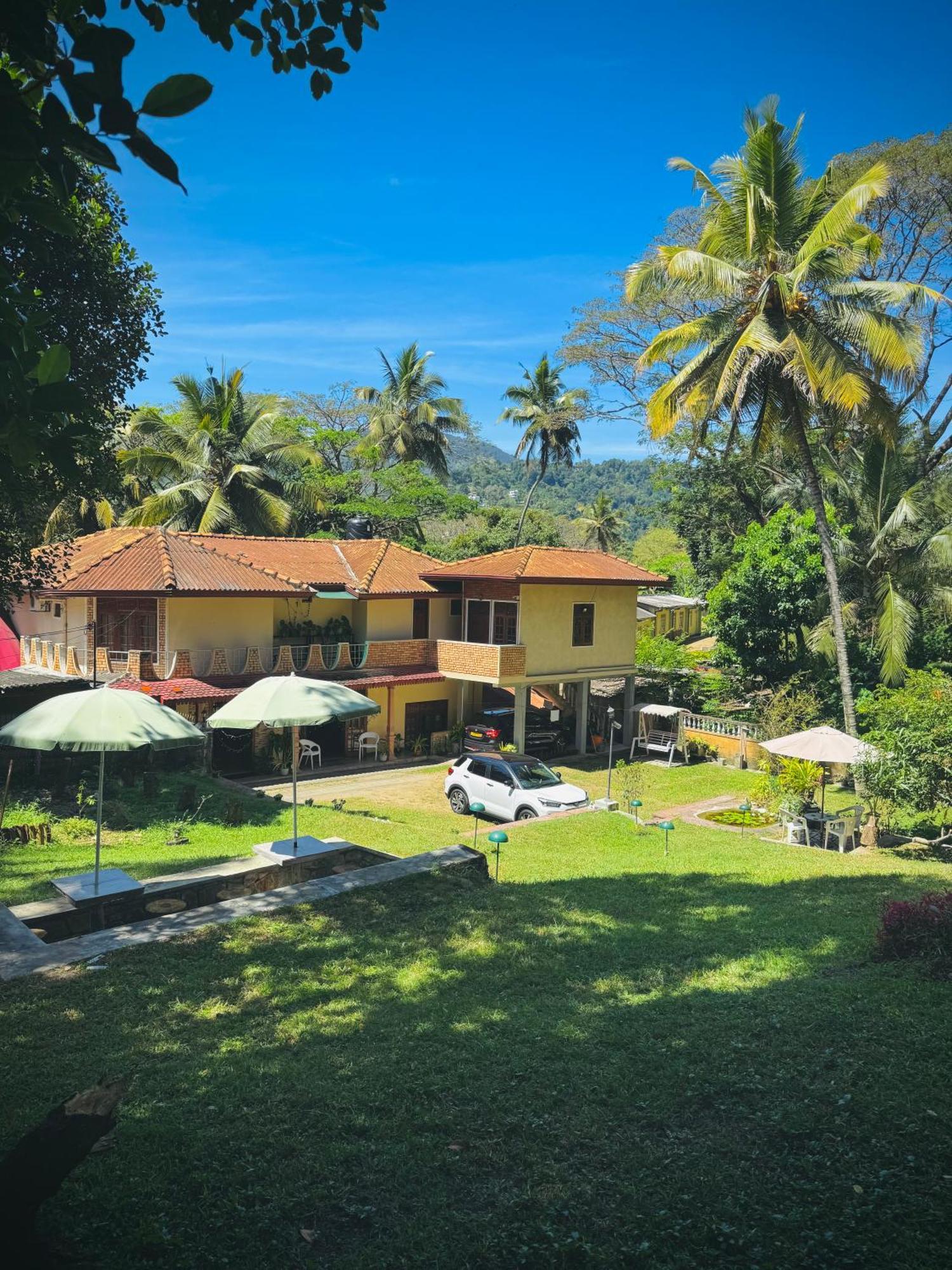 Mahaweli View Bungalow Kandy Esterno foto